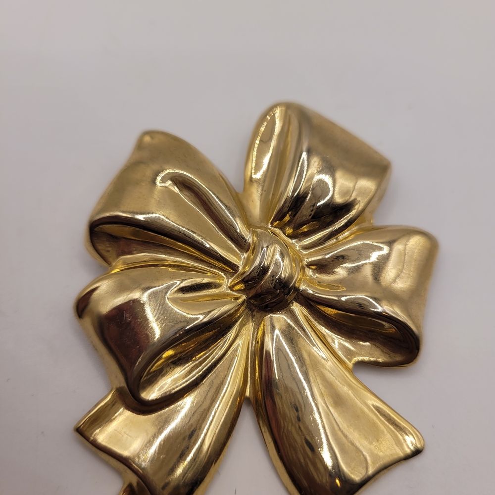 Bow Vintage Gold Tone Brooch Pin